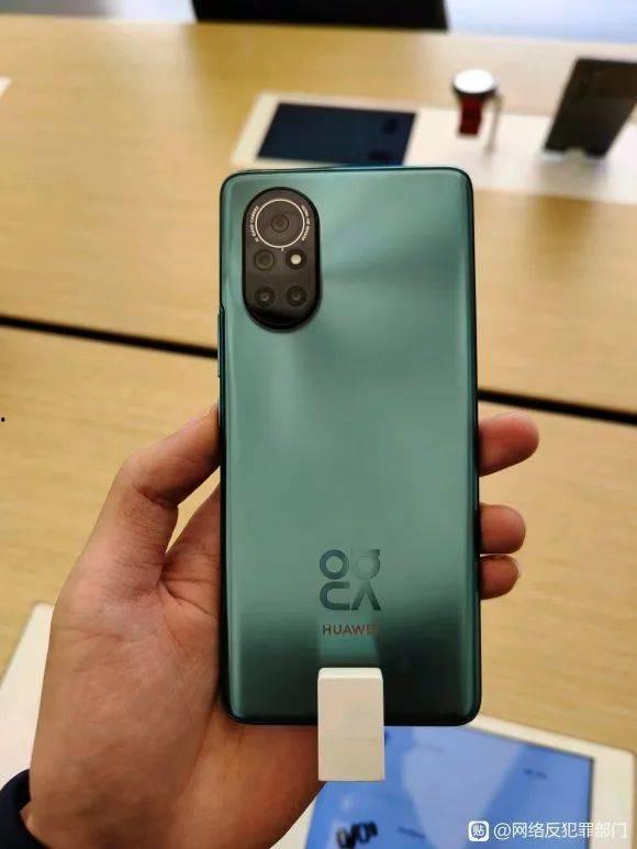 站哥最新新机爆料,全新旗舰手机即将亮相，性能与设计双升级！”